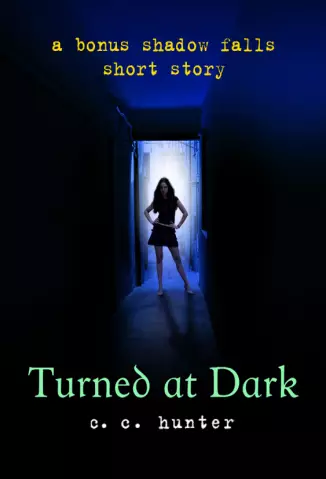 Turned at Dark -  Acampamento Shadow Falls  - Vol.  0.5  -  C.C. Hunter